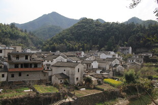 山村美景 古朴村落隐于山
