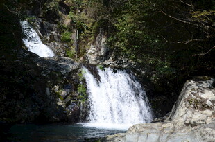 婺源山间瀑布美景