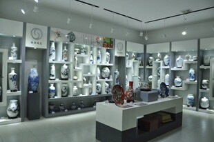 婺源时尚鞋店内部陈列展示