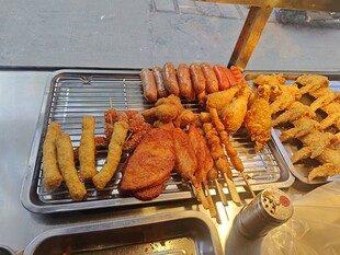 美味多样的街头烤串小吃