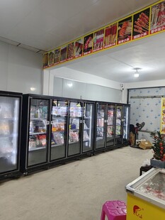 超市冷藏柜陈列场景