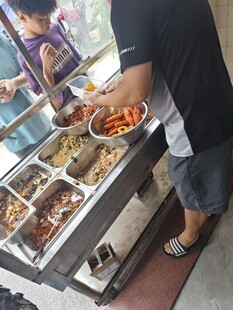 街头美味小吃售卖场景