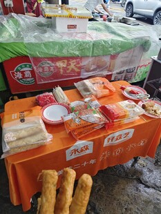 街头美味小吃摊