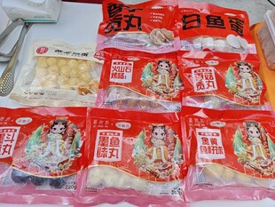 袋装螺蛳粉整齐摆放