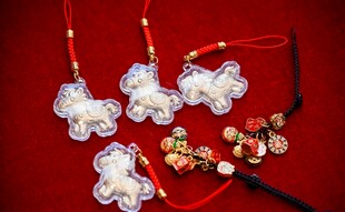 精美中式银质生肖挂饰