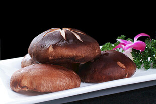 新鲜大香菇摆盘展示