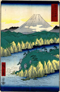 富士山下的河畔风景