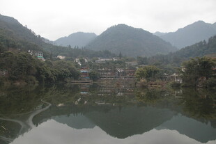 山水相依的静谧村落