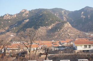 山村风光 远山近舍相依