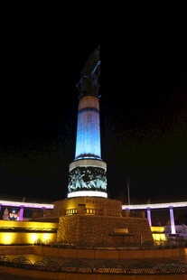 夜晚的宏伟纪念碑