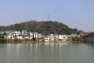 湖畔村落 宁静山水风光