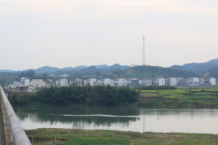 湖畔乡村风光美景