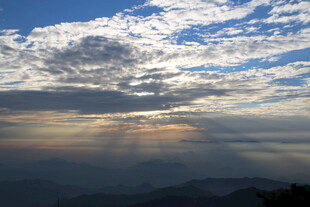 壮丽云海日出景观
