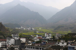 山间村落 田园风光如画