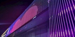 绚丽紫调建筑夜景