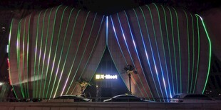 梦幻灯光帐篷建筑物