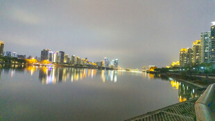 城市河畔夜景风光
