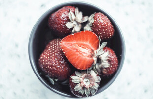 碗中鲜草莓
