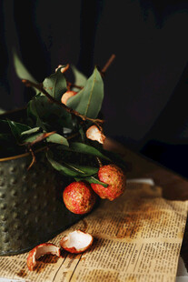 复古风荔枝静物摆拍