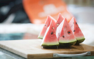 新鲜切块西瓜展示