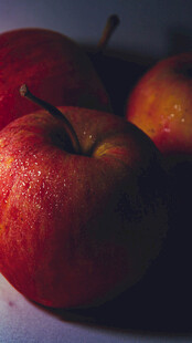 红亮诱人的新鲜苹果