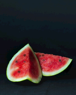 两片鲜切红心西瓜