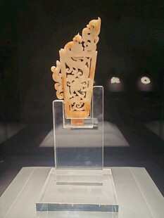 精美镂空雕刻工艺品展示