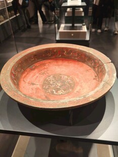 古代精美青铜大盆展示