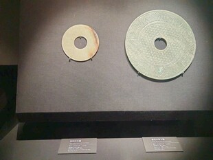 古代玉环展示