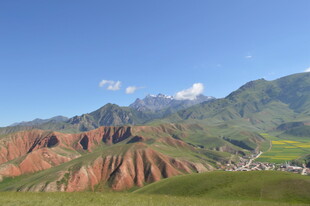 壮丽多彩的山峦景观