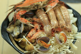 海鲜大杂烩美食碗