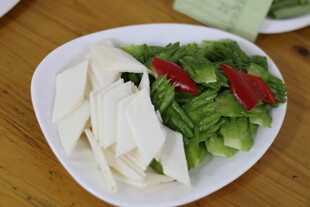 凉拌豆皮配青菜