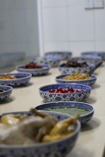 多彩碗装食材展示