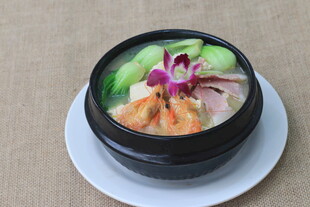韩式海鲜蔬菜石锅拌饭