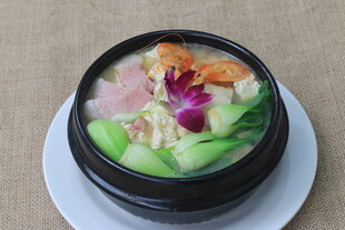 美味海鲜蔬菜石锅料理