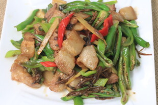 豆角炒肉块