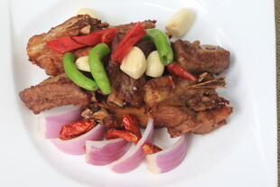 香辣美味炒排骨