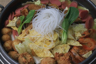 美味丰盛的一锅食材大杂烩