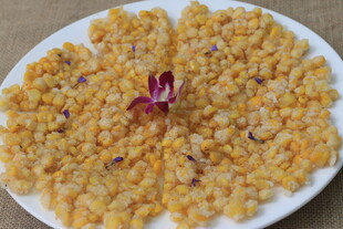 美味玉米粒摆盘