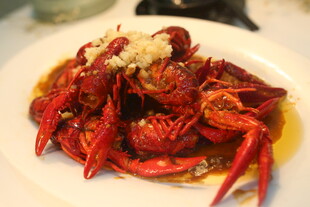 美味小龙虾摆盘特写