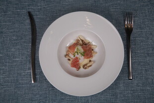 精致摆盘的美味佳肴