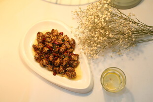 美味坚果配清新饮品