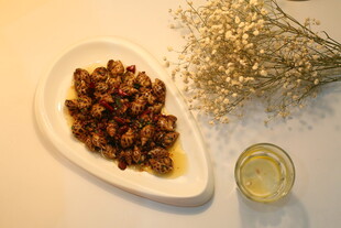 美味坚果摆盘配清新花茶