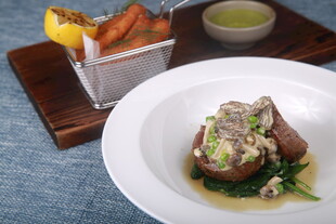 美味牛排配特色配菜