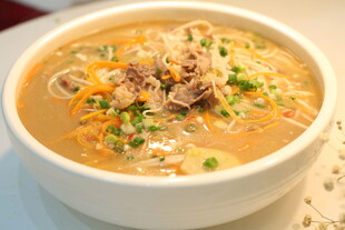 香浓美味牛肉汤面