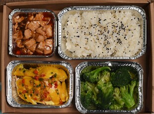 营养均衡的分格餐食