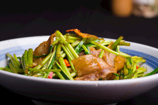 美味炒时蔬配肉片