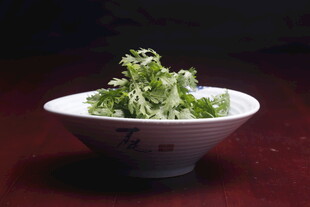 碗中鲜嫩苦菊