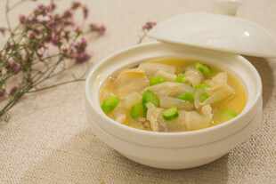 鲜香蔬菜豆腐汤