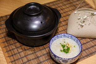 日式陶锅配美味蒸蛋